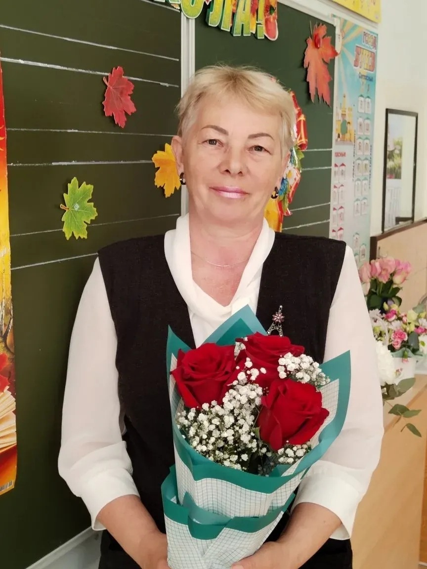 Попова Елена Владимировна.